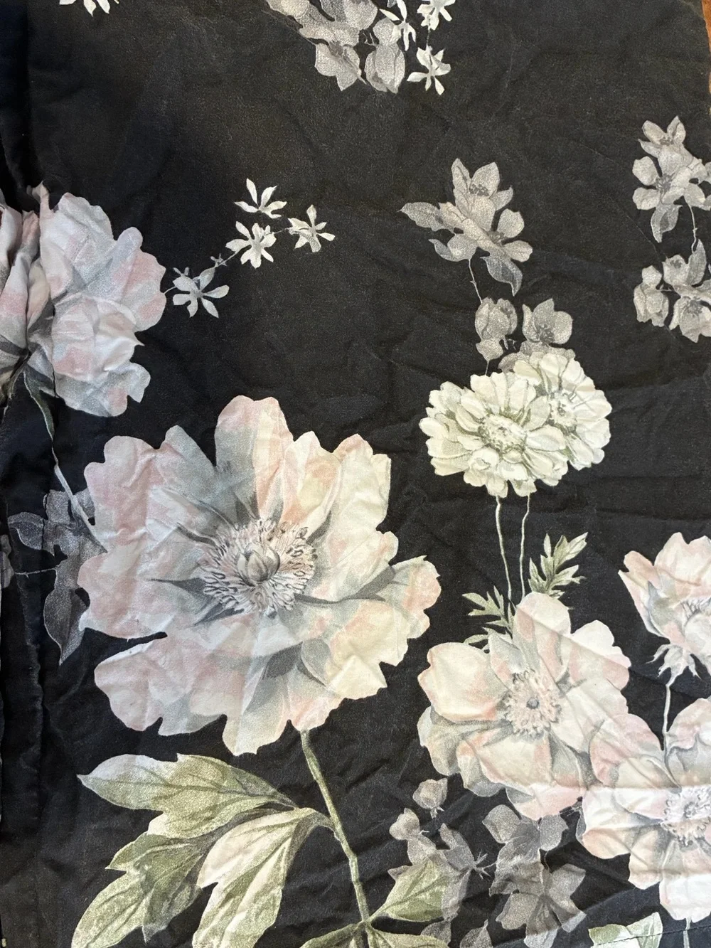 Pottery Barn floral Duvet Cover Set in Black and White